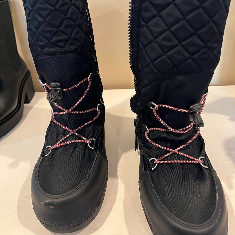Hunter quilted snow boot. WORN ONCE!
